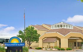 Days Inn By Wyndham St. Louis/Westport Mo
